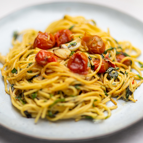 SPAGHETTI WITH ROASTED GARLIC CHILLI & TOMATO